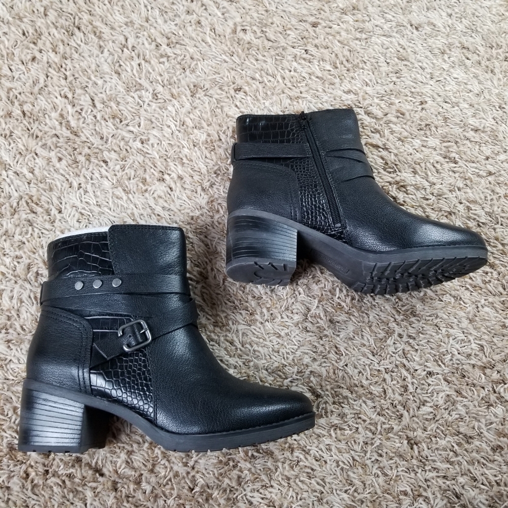 Naturalizer| black "ringer" heeled booties - Picture 8 of 9